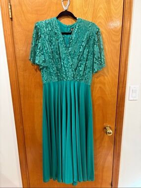 Vintage Green Lace Midi Dress - Filigree LTD. Collection